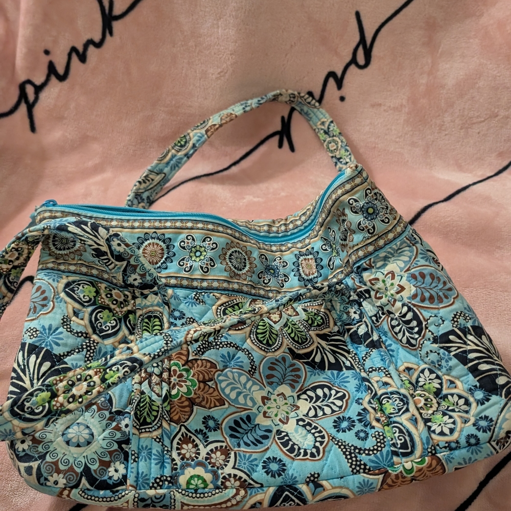 Vera Bradley Bali Blue Villager Zippered Tote EUC Floral Blue Quilted Handbag